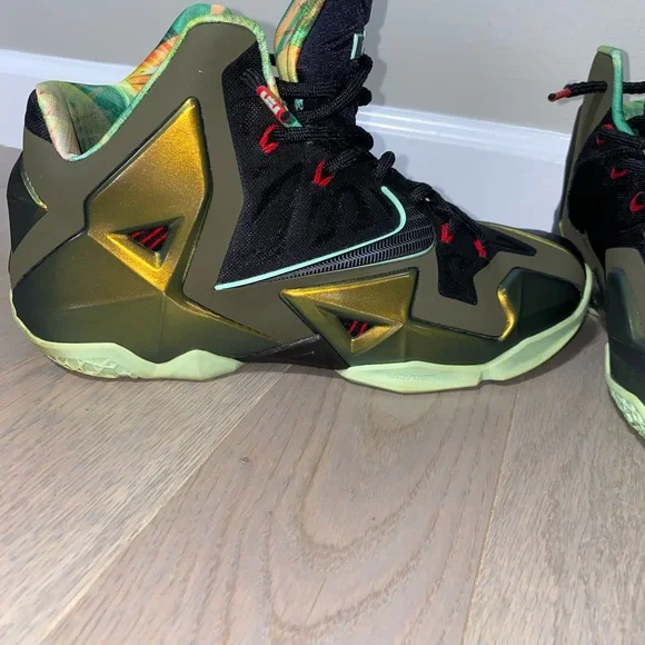 Lebron XI - Picture 3 of 16